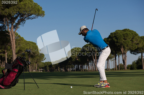 Image of golf player hitting shot