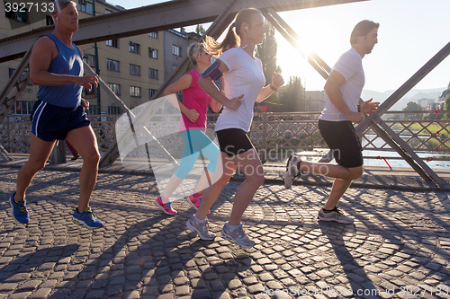 Image of people group jogging