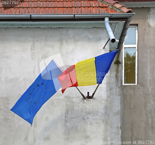 Image of Romania and EU flags