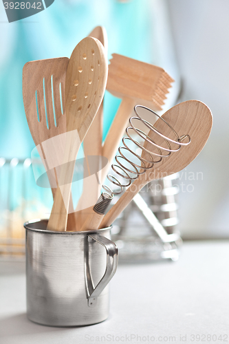 Image of wooden kitchen utensils in cup