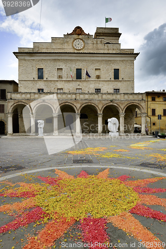 Image of Piazza Montefalco with flowers