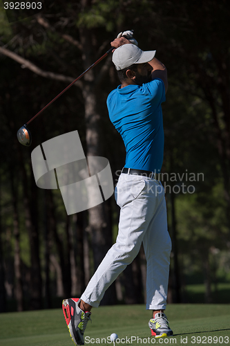 Image of golf player hitting shot