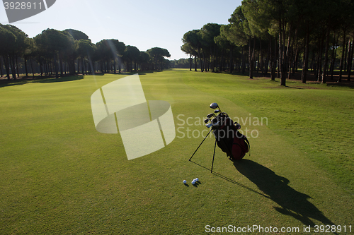 Image of golf bag on course