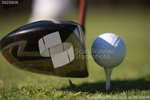 Image of golf club and ball in grass