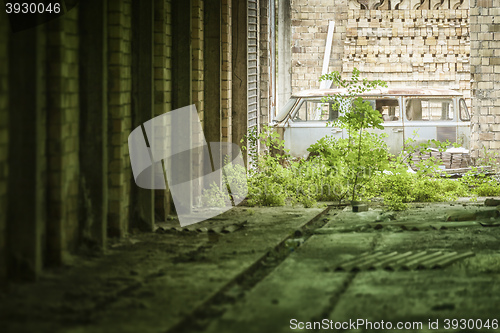 Image of old forgotten car