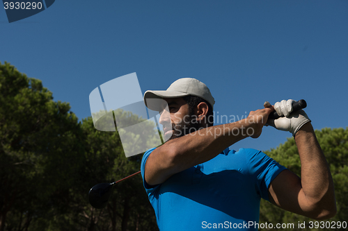 Image of golf player hitting shot