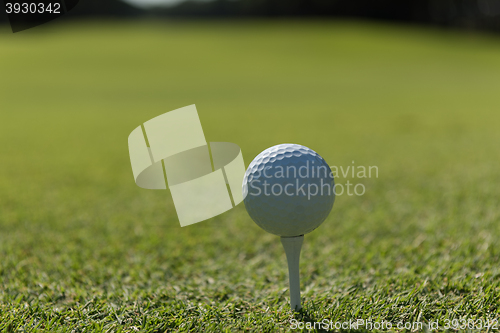 Image of golf ball on tee