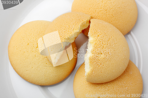 Image of Sponge cakes from above