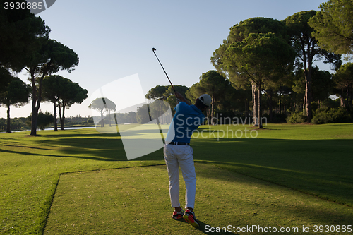 Image of golf player hitting shot