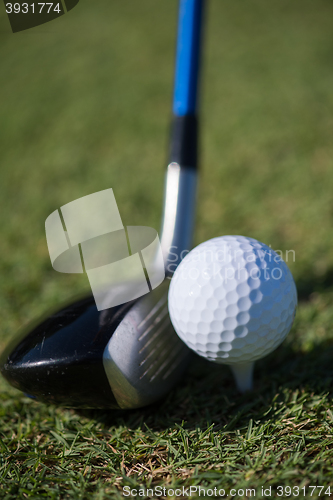 Image of golf club and ball in grass