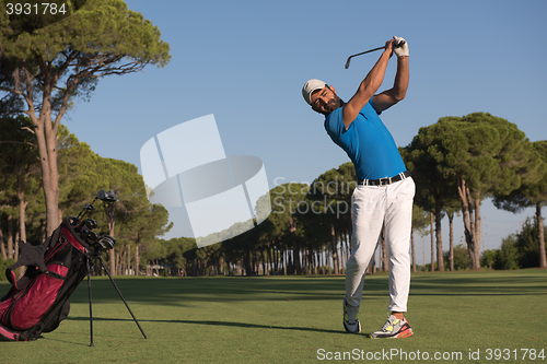 Image of golf player hitting shot