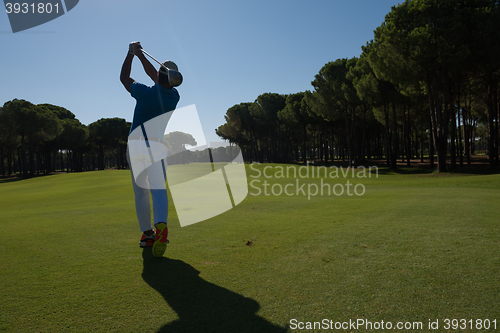 Image of golf player hitting shot