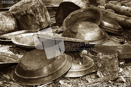 Image of gold pans in sepia