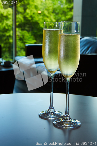 Image of two glasses of champagne with a tray cheese
