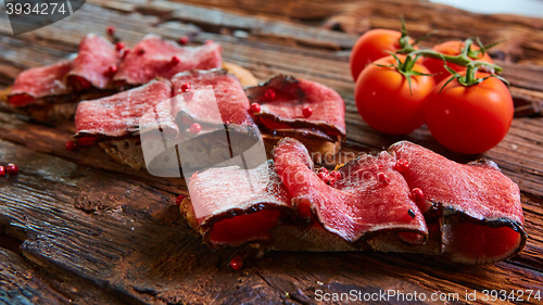 Image of bruschetta with roasted beef