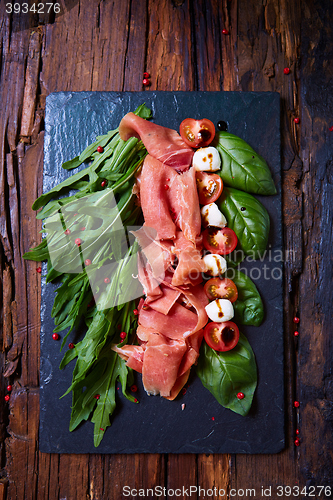 Image of plate of salad with cherry tomatoes, arugula,