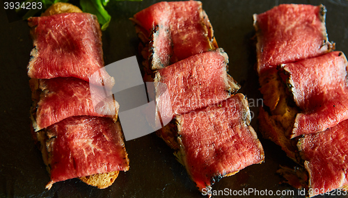 Image of bruschetta with roasted beef