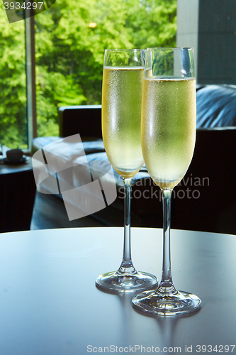 Image of two glasses of champagne with a tray cheese