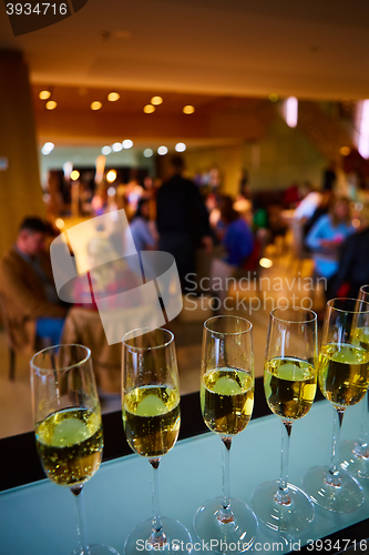 Image of row of champagne glasses