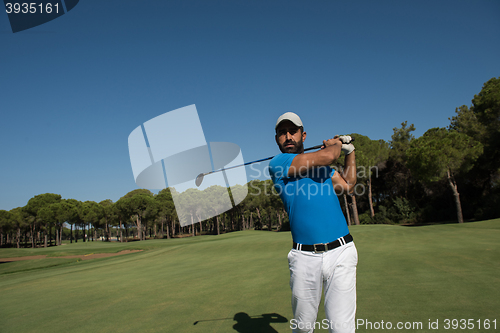 Image of golf player hitting shot