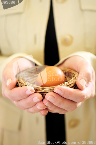 Image of Hands holding nest with egg