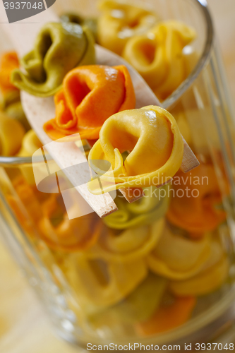 Image of Dried raw tortellini (with meat, tomato and spinach filling)