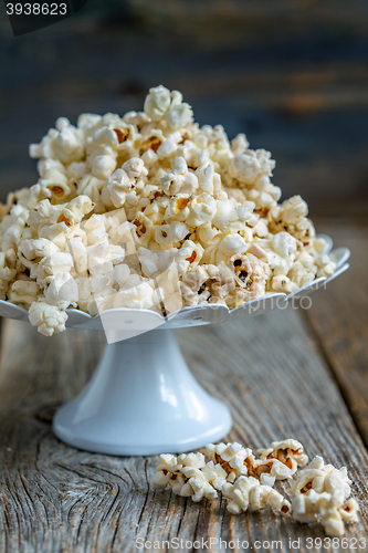 Image of Popcorn on a stand cake.