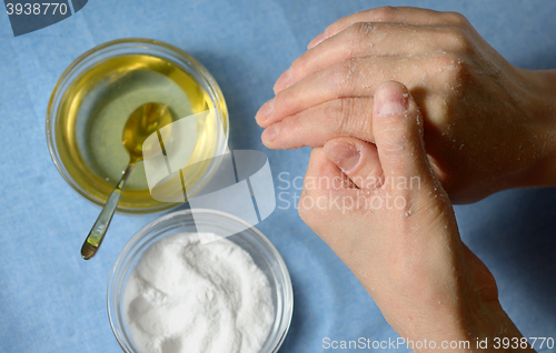 Image of Baking soda and honey natural exfoliant