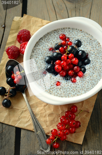 Image of chia seed pudding with fresh berries