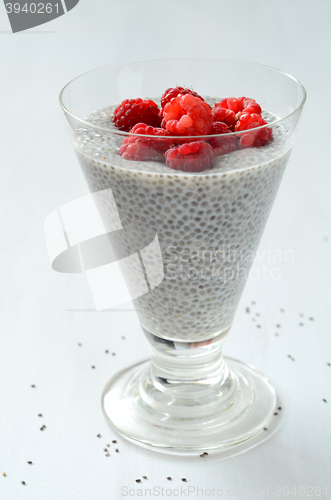 Image of chia seed pudding with fresh berries