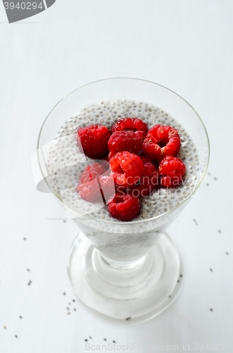 Image of chia seed pudding with fresh berries