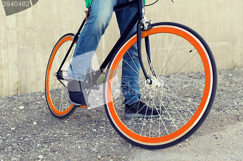 Image of close up of man on fixed gear bike on city street