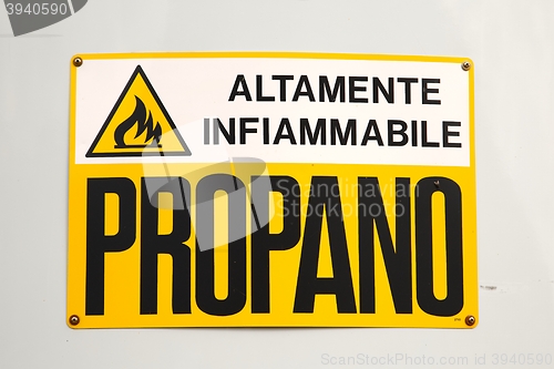 Image of Highly flammable Italian warning