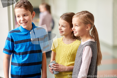 Image of group of smiling school kids talking in corridor