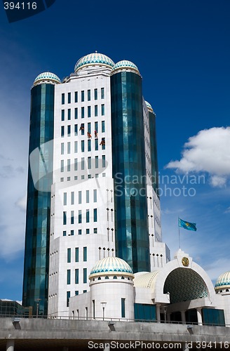 Image of Parliament building.