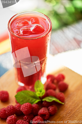 Image of fruit drink with raspberries