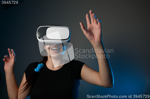 Image of Woman wear with the VR device