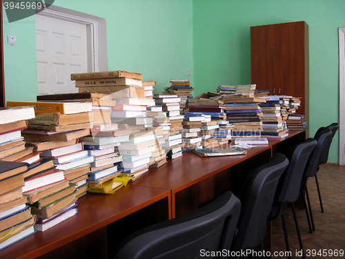 Image of heaps of books in the library