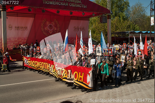 Image of People with photos of relatives. Immortal Regiment