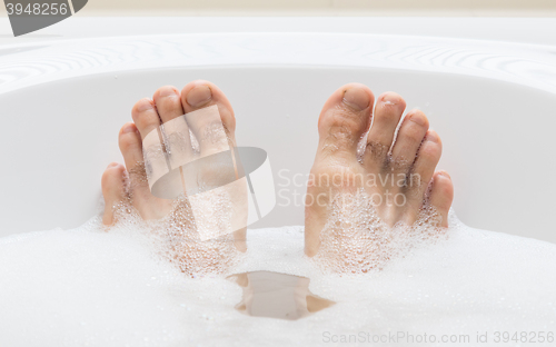 Image of Men\'s feet in a bathtub, selective focus on toes