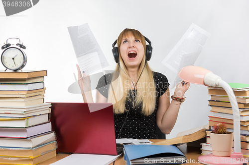 Image of A student shouts charter understand and read the paper in preparation for the session