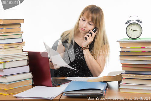 Image of Teacher discusses by phone written on a sheet of paper