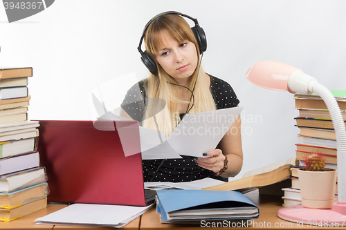 Image of Student thought comparing electronic and paper documents