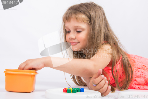 Image of Girl collects a mosaic