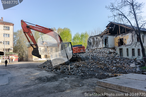 Image of Digger demolishing houses for reconstruction