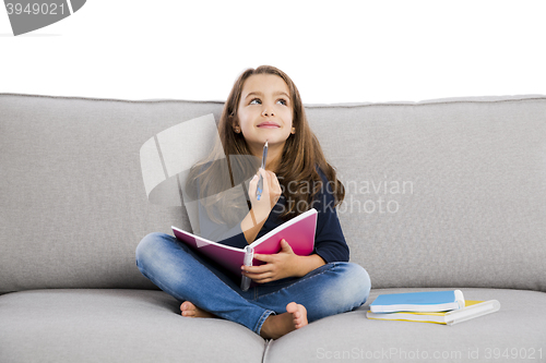 Image of LIttle girl studying