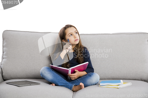 Image of LIttle girl studying