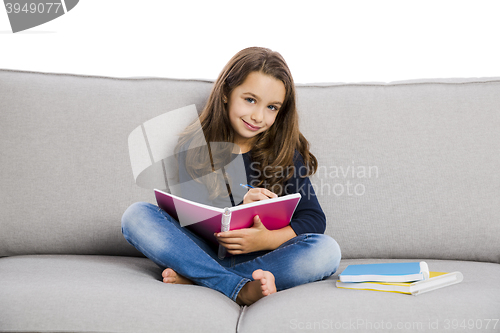 Image of LIttle girl studying