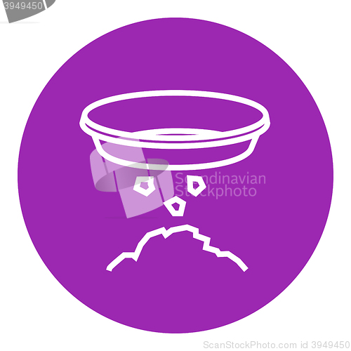 Image of Bowl for sifting gold line icon.