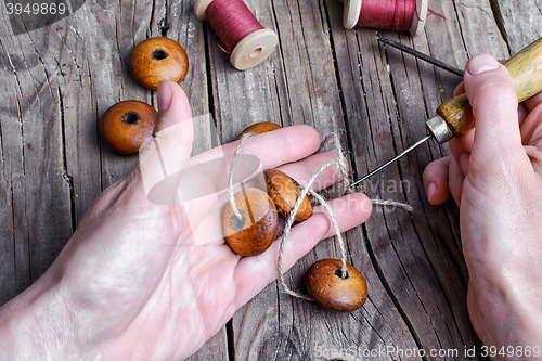 Image of Stringing beads on a string